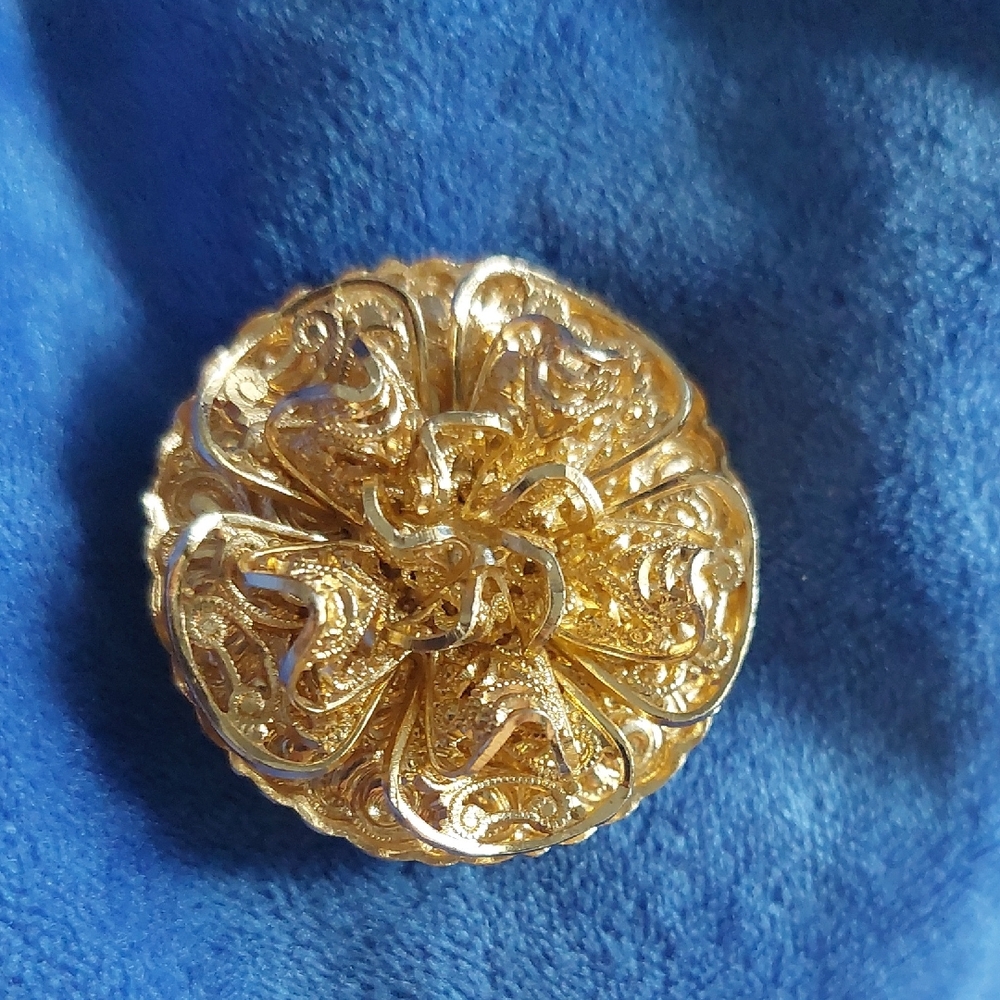 Vintage Gold Floral Scarves Brooch Clip